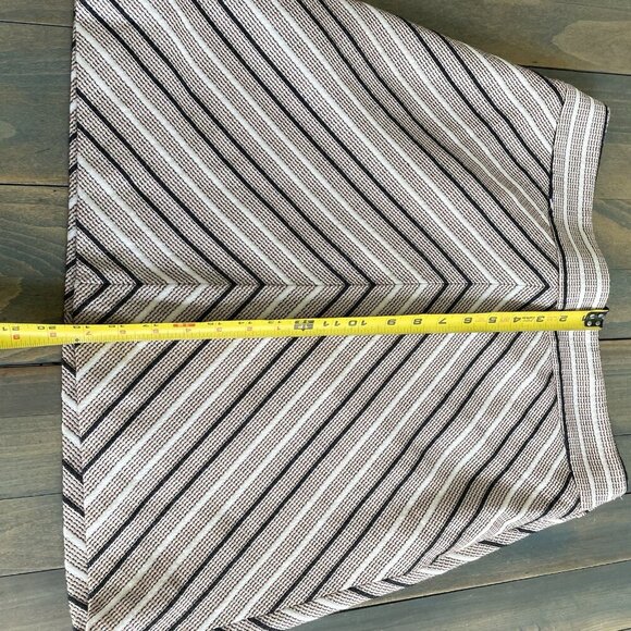Ann Taylor LOFT Chevron Textured Mini Skirt Pink Black White - Size 10 (R8) - Picture 5 of 9